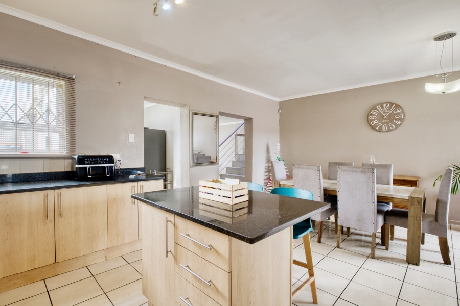 5 Bedroom Property for Sale in Fairview Eastern Cape